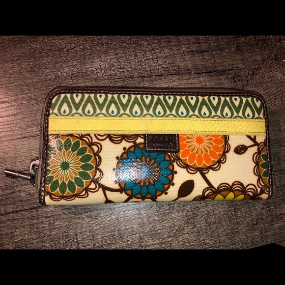 Fossil Handbags - NEW Fossil Key-Per Women’s Wallet | Color: Neutral